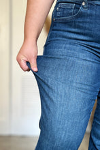 Load image into Gallery viewer, Judy Blue Tummy Control Straight Jeans
