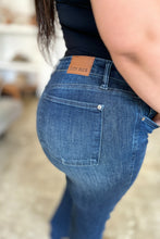 Load image into Gallery viewer, Judy Blue Tummy Control Straight Jeans
